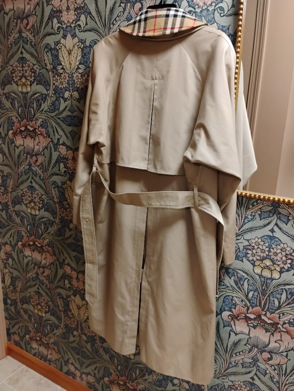 Vintage Burberry Trench Coat with Removable Collar, And Removable Liner - Picture 2 of 9